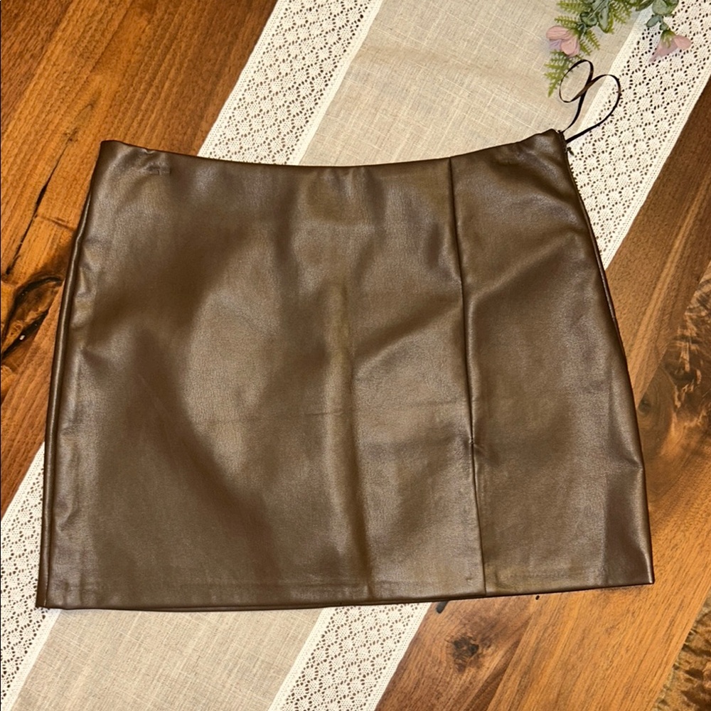 Elegant Brown Leather Skirt